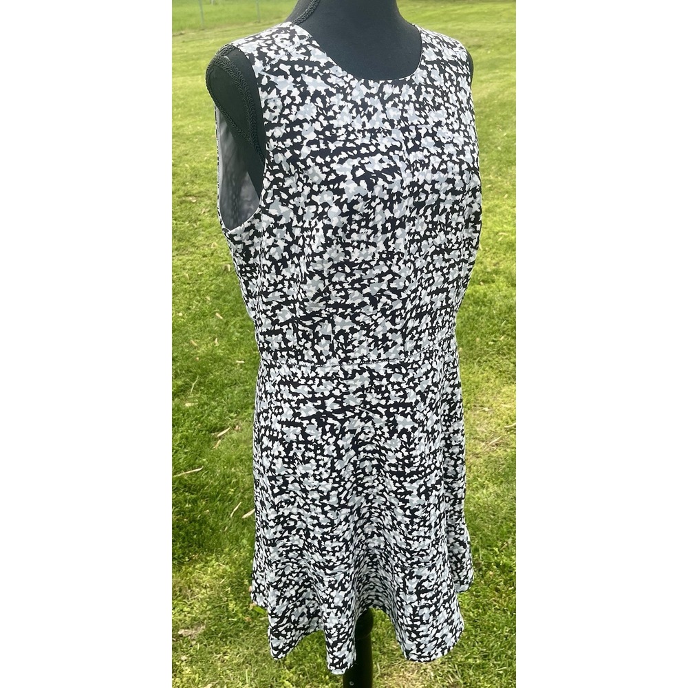 Banana Republic Dress Womens 12‎ Black White Fit Flare Sleeveless V Back Mini - Picture 6 of 11